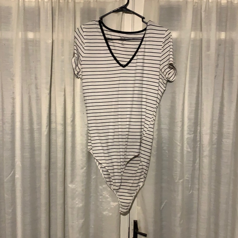 SO black and white t-shirt BodySuit L